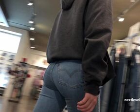 Teen Bubble Butt at the Mall