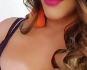 TIK TOK Jolie femme aux gros seins sexy