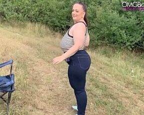 Mia Sweetheart fits her fat ass in jeans