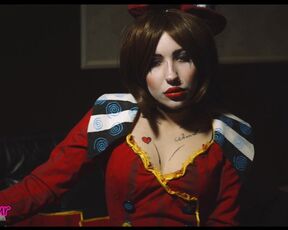 Mad Moxxi is out of control (Borderlands cosplay)