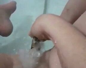 Object insertion: open shower in my pussy until I squirt