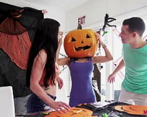 Stepmom's Head Stucked In Halloween Pumpkin, Stepson Helps With His Big Dick! - Tia Cyrus, Johnny