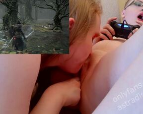 Gamer lesbian orgasms while playing Dark Souls 3, has her pussy fingered and licked by girlfriend