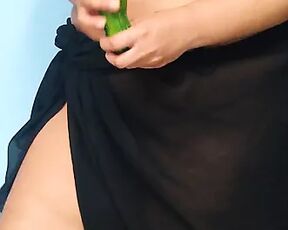 Saudi Arabian Maid Fuck Hard With Cucumber - hard fuck