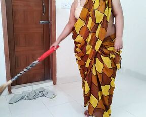 Pados ki Bhabhi ki jabardasti mast chudai Bhabhi ne devar ka Pani nikal diya - Devar fucked Bhabhi while cleaning house