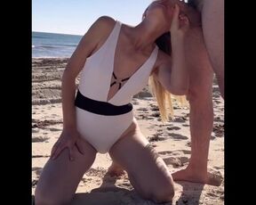 Outdoor beach blowjob with aussie milf