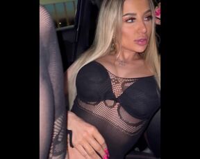 Naughty blondie in mercedes