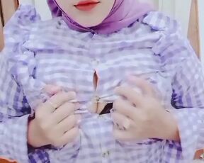 Kuala Lumpur Woman's Viral Purple Hijab Squeezes Her Breasts and Masturbates